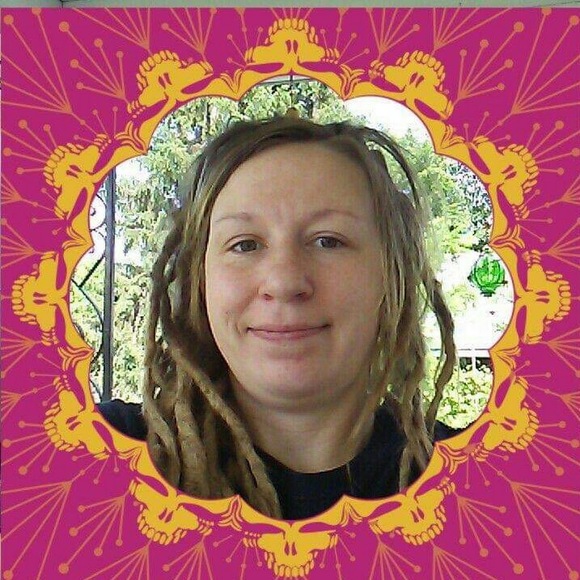 Meet your Posher, Goldie - Picture 1 of 1